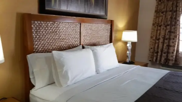 American Regency Inn 6
