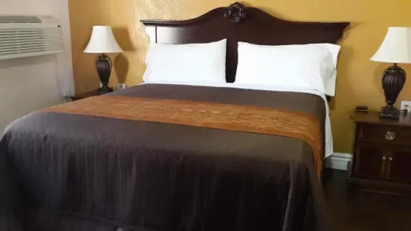 American Regency Inn 7